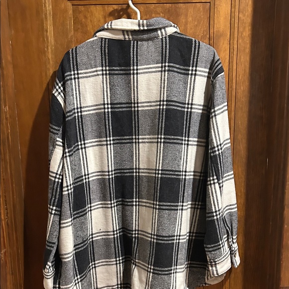Plaid Shacket - Women’s 2XL - Picture 4 of 5